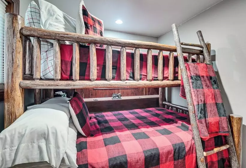 Northwood Tours Escape : Hot Tub & Lake Access!