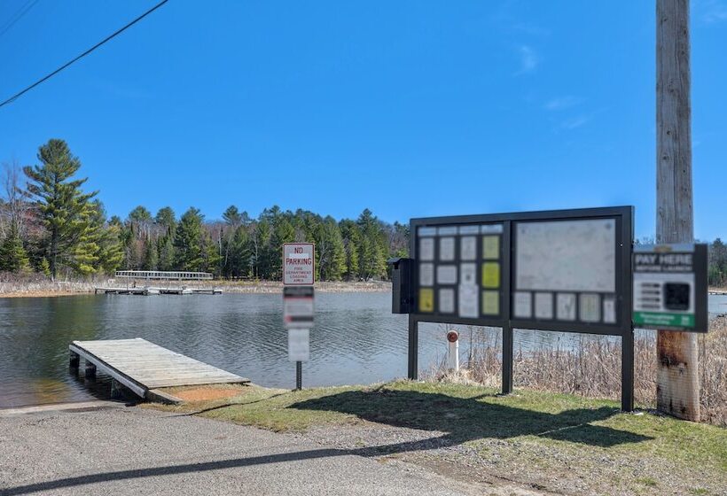 Northwood Tours Escape : Hot Tub & Lake Access!