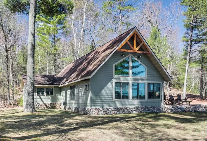 Northwood Tours Escape : Hot Tub & Lake Access!