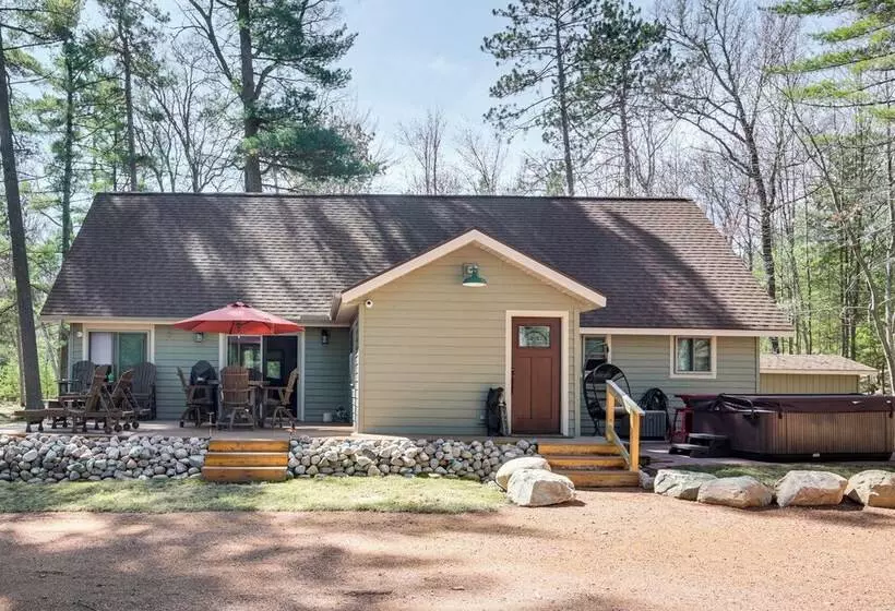 Northwood Tours Escape : Hot Tub & Lake Access!