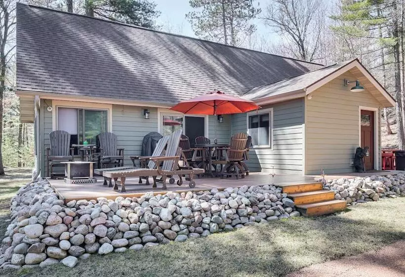 Northwood Tours Escape : Hot Tub & Lake Access!