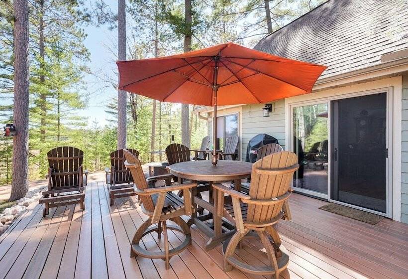 Northwood Tours Escape : Hot Tub & Lake Access!