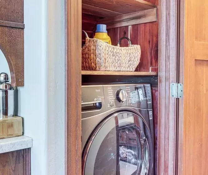 Northwood Tours Escape : Hot Tub & Lake Access!