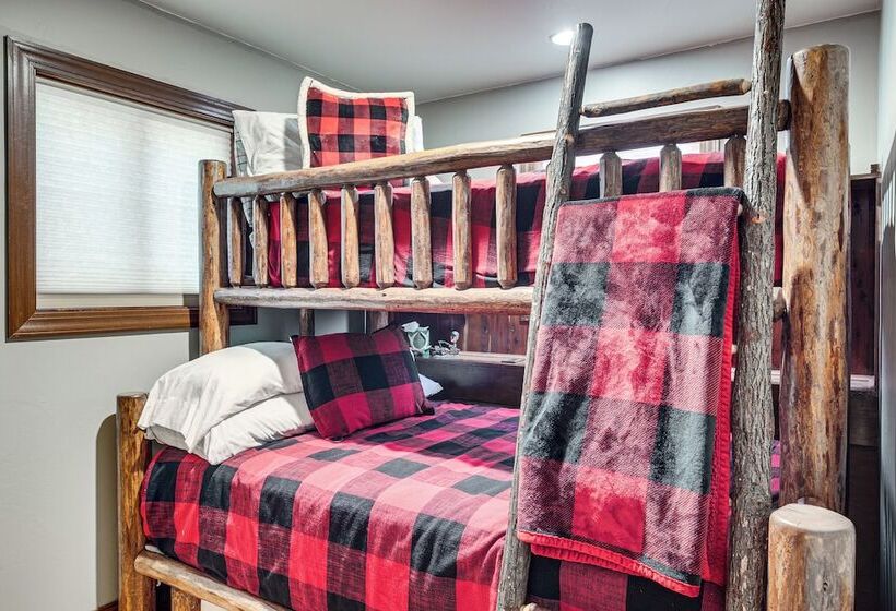 Northwood Tours Escape : Hot Tub & Lake Access!