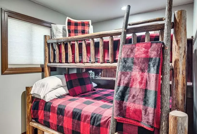 Northwood Tours Escape : Hot Tub & Lake Access!