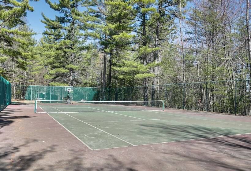 Northwood Tours Escape : Hot Tub & Lake Access!