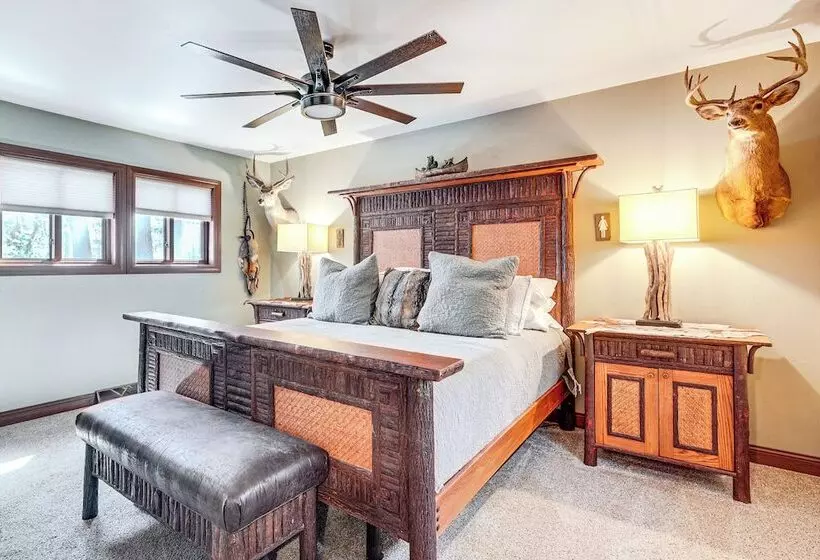 Northwood Tours Escape : Hot Tub & Lake Access!