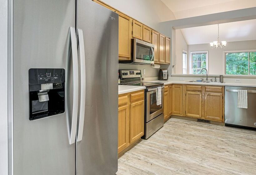 Park Village Home W/ Pond: 6 Mi To Downtown Cary