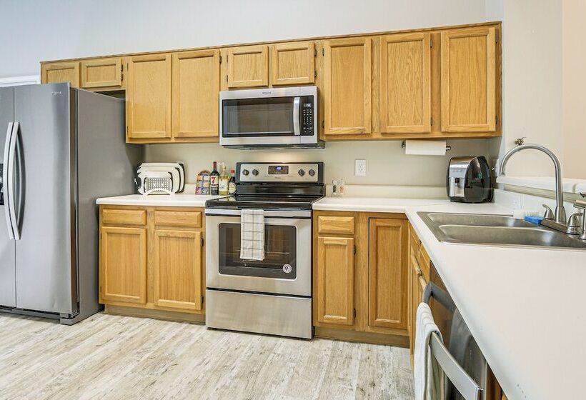 Park Village Home W/ Pond: 6 Mi To Downtown Cary