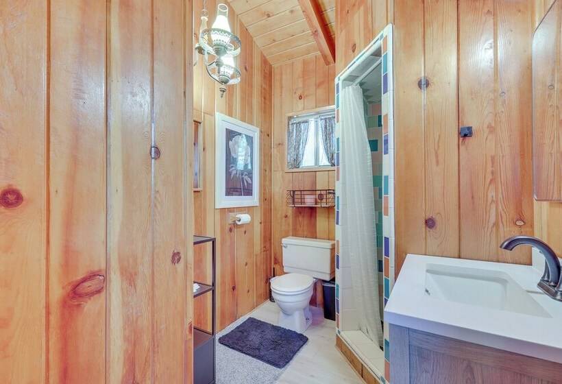 Peaceful Wooden Cabin, 2 Mi To Bass Lake!