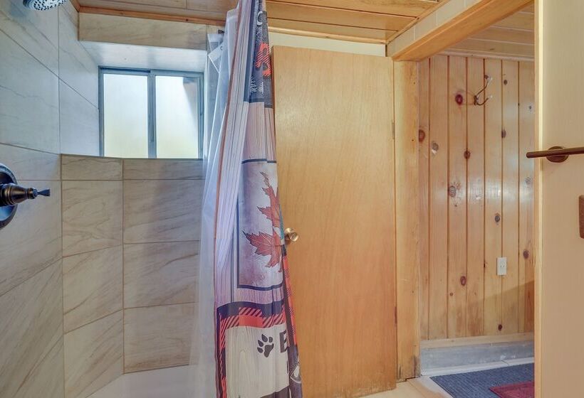 Peaceful Wooden Cabin, 2 Mi To Bass Lake!