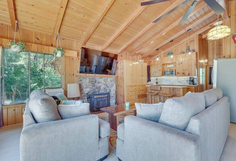 Peaceful Wooden Cabin, 2 Mi To Bass Lake!