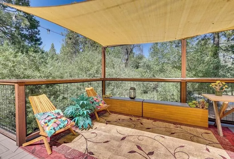 Peaceful Wooden Cabin, 2 Mi To Bass Lake!