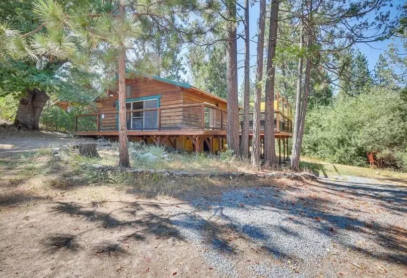 Peaceful Wooden Cabin, 2 Mi To Bass Lake!