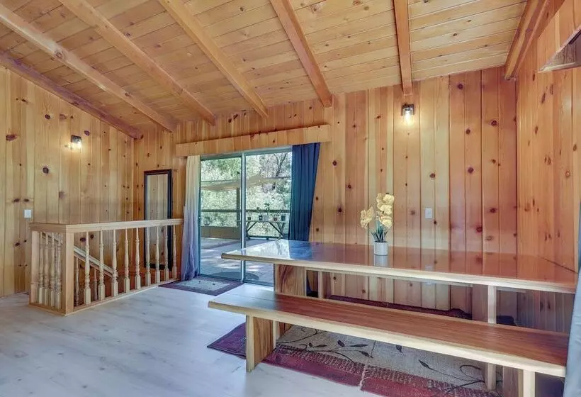 Peaceful Wooden Cabin, 2 Mi To Bass Lake!