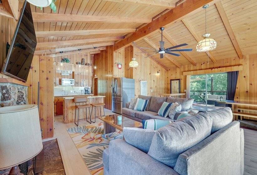 Peaceful Wooden Cabin, 2 Mi To Bass Lake!