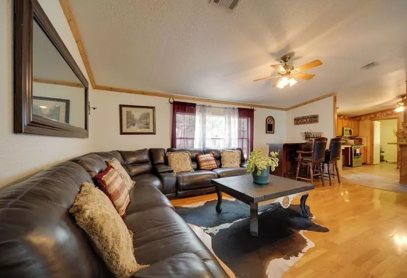 Pet Friendly Blanco Home W/ Private Deck!