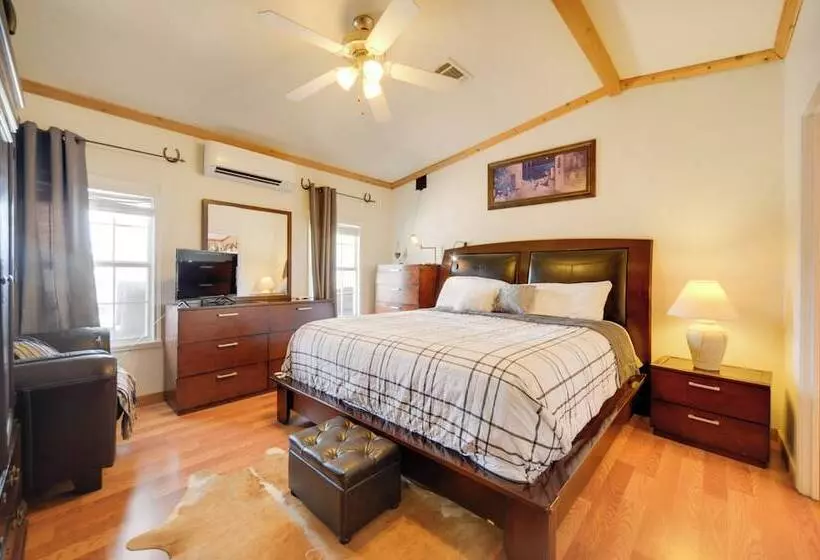 Pet Friendly Blanco Home W/ Private Deck!