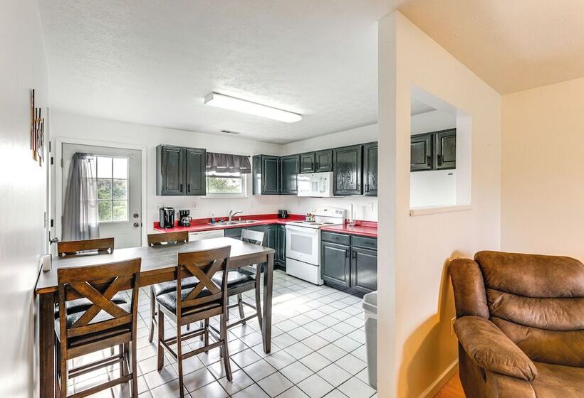 Quiet Dry Ridge Home W/ Yard   Near Ark Encounter!