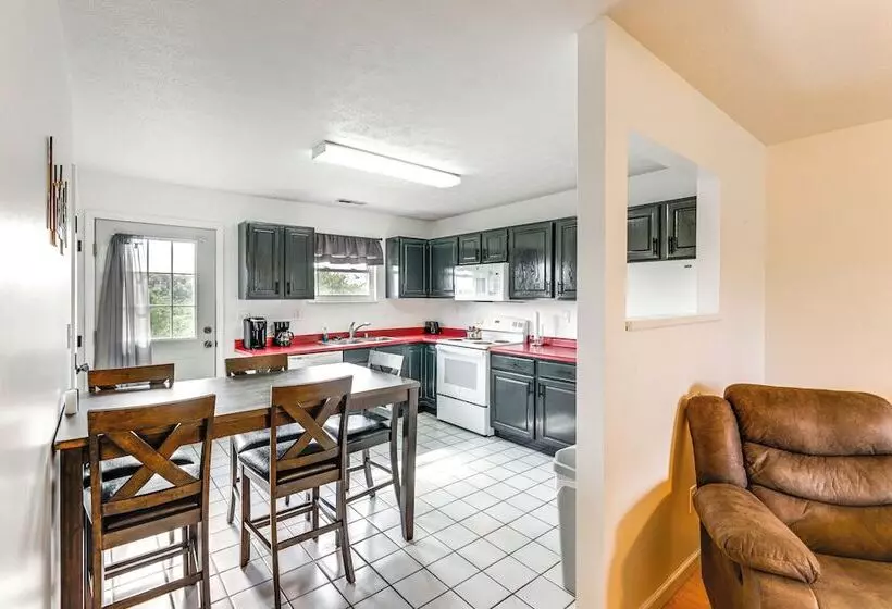 Quiet Dry Ridge Home W/ Yard   Near Ark Encounter!