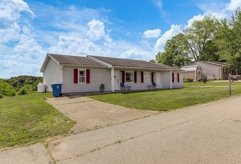 Quiet Dry Ridge Home W/ Yard   Near Ark Encounter!
