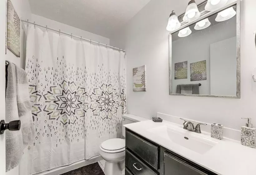 Quiet Dry Ridge Home W/ Yard   Near Ark Encounter!