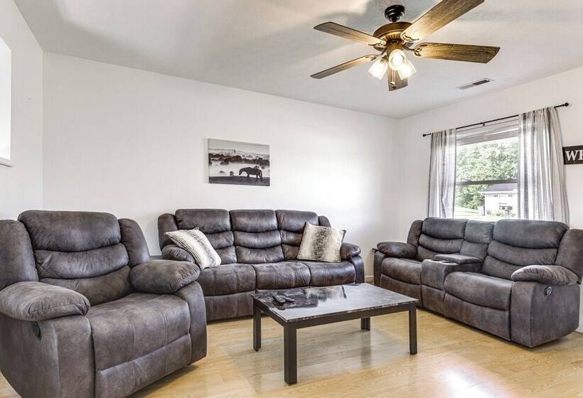Quiet Dry Ridge Home W/ Yard   Near Ark Encounter!