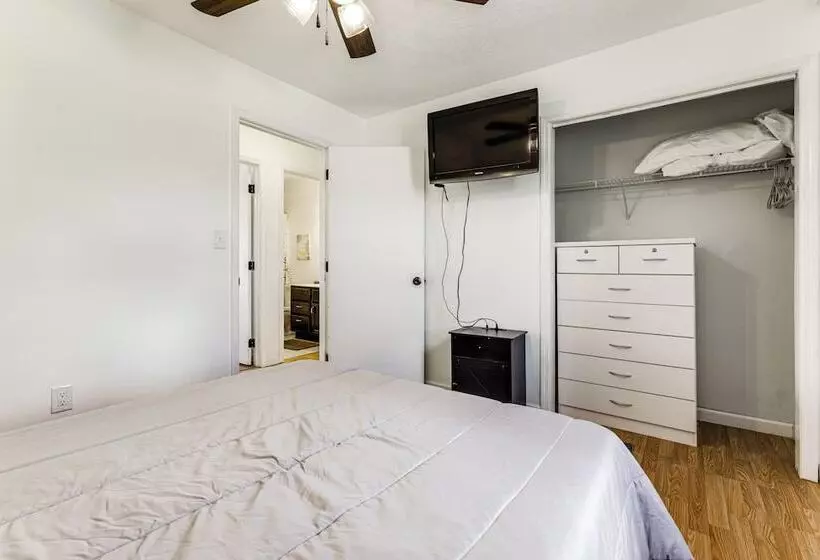 Quiet Dry Ridge Home W/ Yard   Near Ark Encounter!