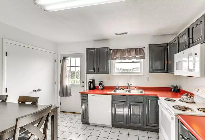 Quiet Dry Ridge Home W/ Yard   Near Ark Encounter!