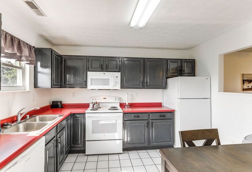 Quiet Dry Ridge Home W/ Yard   Near Ark Encounter!