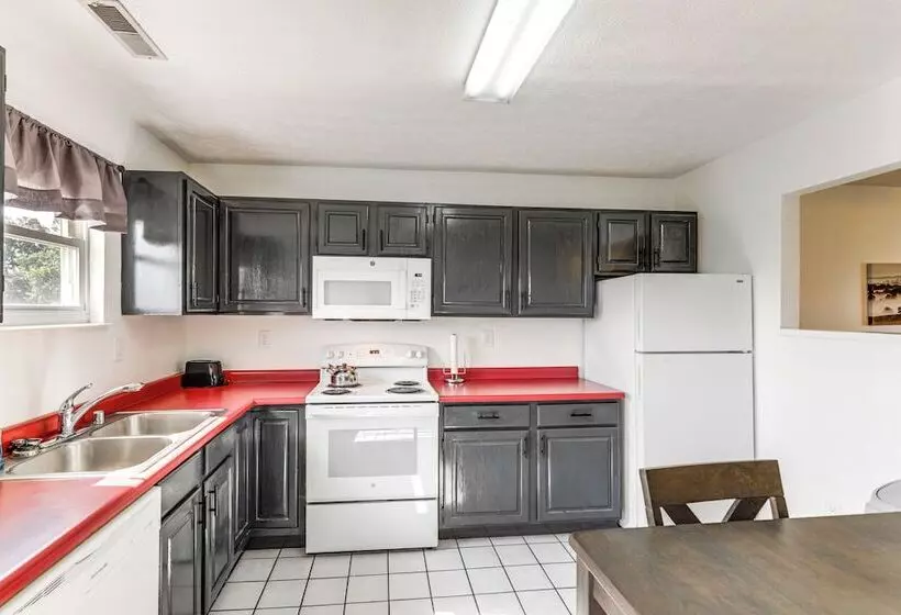 Quiet Dry Ridge Home W/ Yard   Near Ark Encounter!