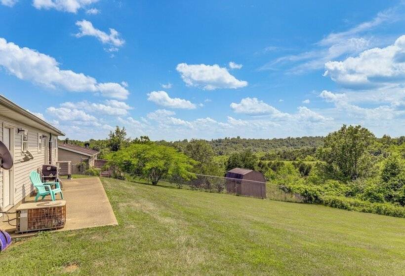 Quiet Dry Ridge Home W/ Yard   Near Ark Encounter!
