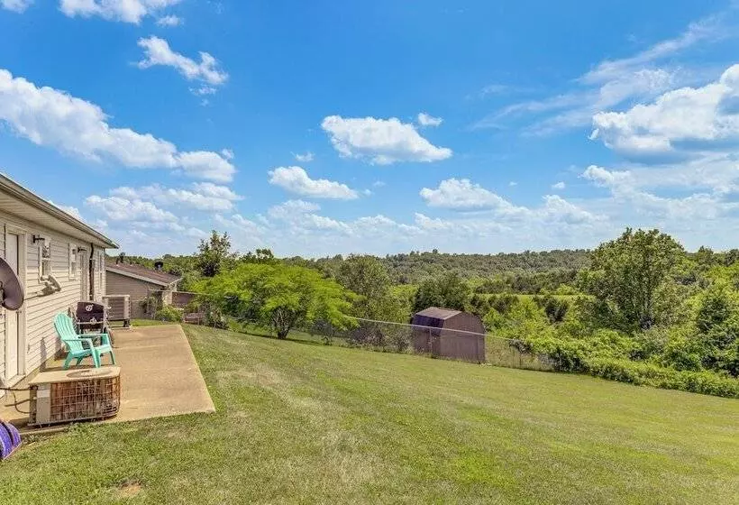 Quiet Dry Ridge Home W/ Yard   Near Ark Encounter!