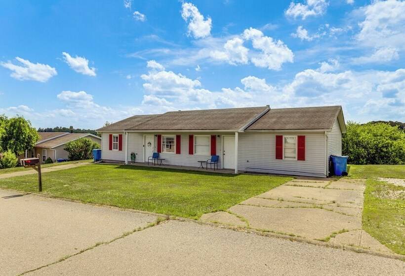 Quiet Dry Ridge Home W/ Yard   Near Ark Encounter!