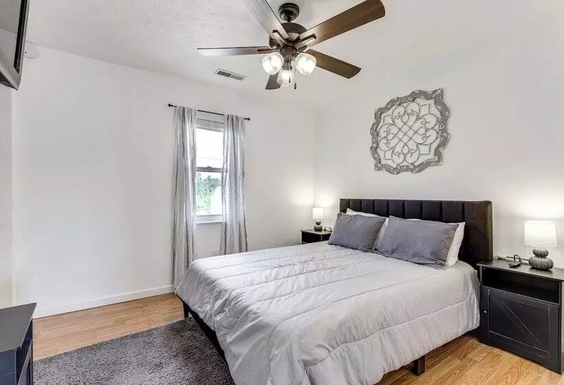 Quiet Dry Ridge Home W/ Yard   Near Ark Encounter!