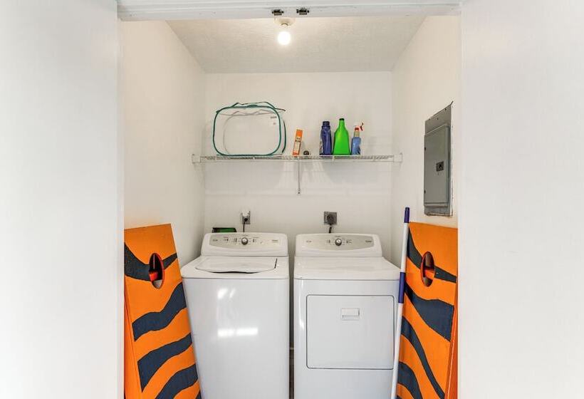 Quiet Dry Ridge Home W/ Yard   Near Ark Encounter!