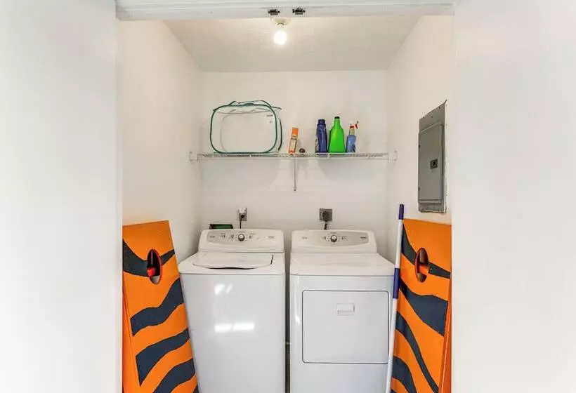 Quiet Dry Ridge Home W/ Yard   Near Ark Encounter!