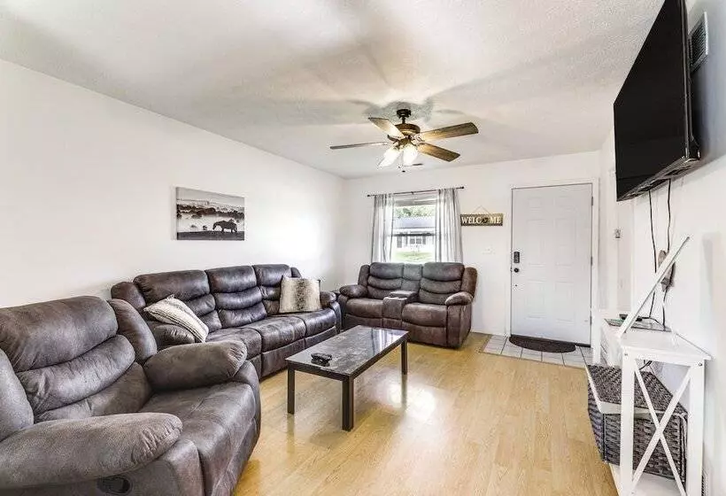 Quiet Dry Ridge Home W/ Yard   Near Ark Encounter!