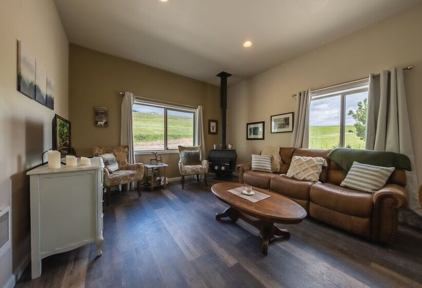 Saddlehorn Ridge Cabin