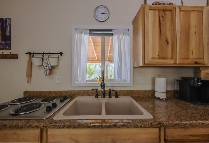 Saddlehorn Ridge Cabin