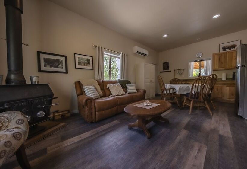 Saddlehorn Ridge Cabin