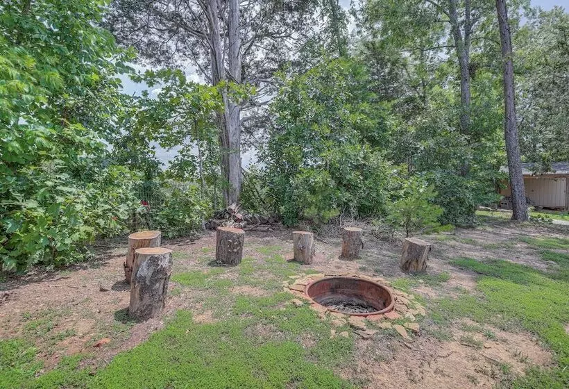 Serene Sevierville Cabin W/ Deck & Mountain Views!