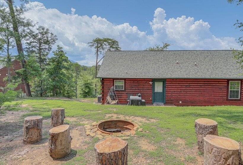 Serene Sevierville Cabin W/ Deck & Mountain Views!
