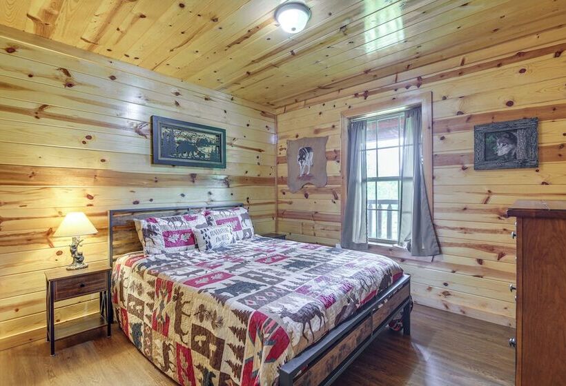 Serene Sevierville Cabin W/ Deck & Mountain Views!