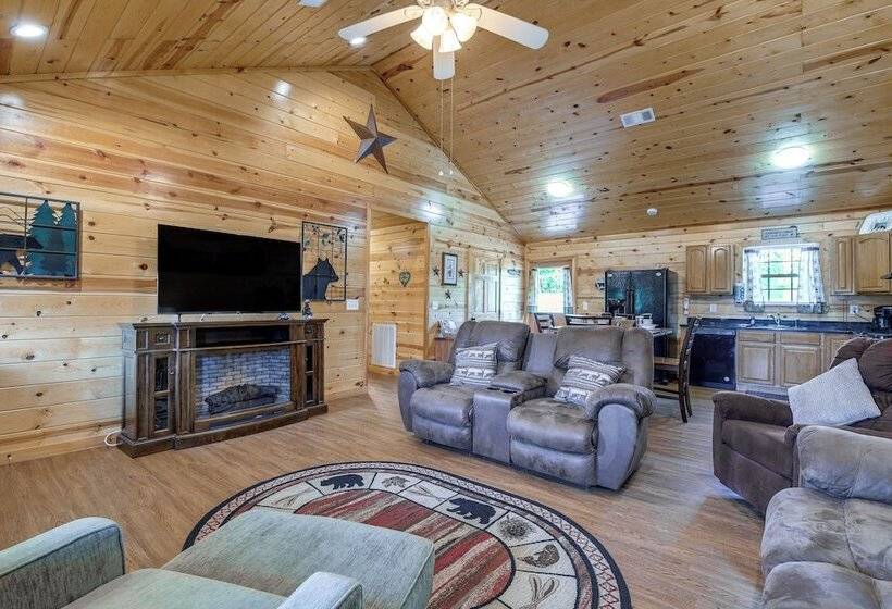 Serene Sevierville Cabin W/ Deck & Mountain Views!