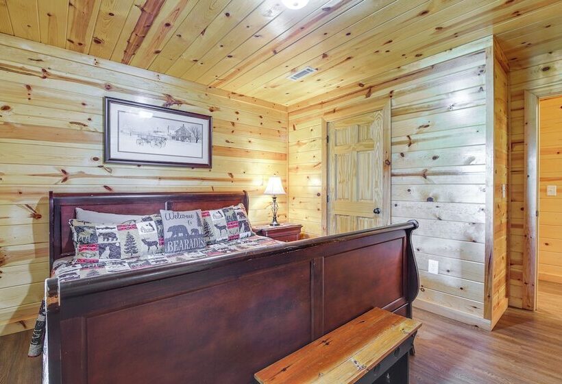 Serene Sevierville Cabin W/ Deck & Mountain Views!
