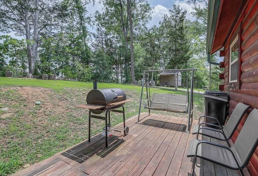 Serene Sevierville Cabin W/ Deck & Mountain Views!