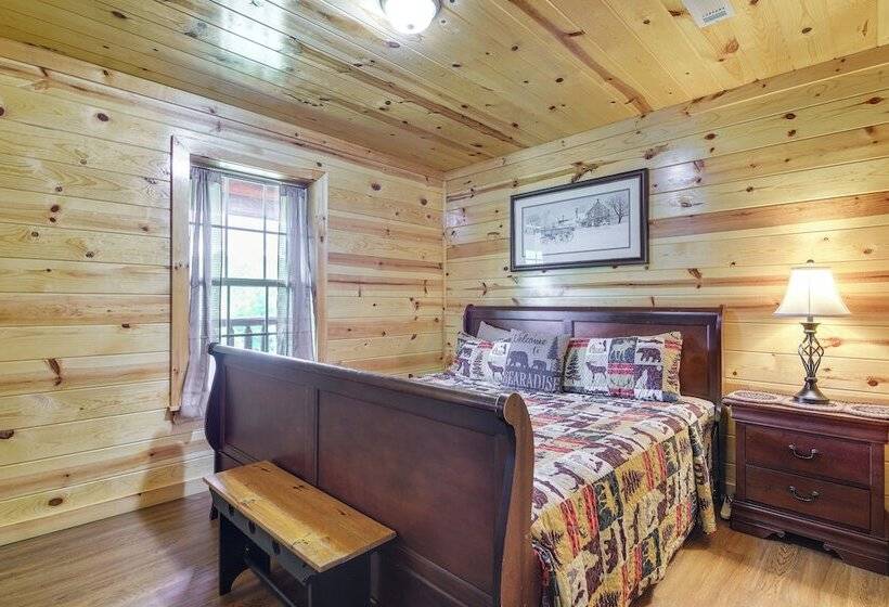 Serene Sevierville Cabin W/ Deck & Mountain Views!