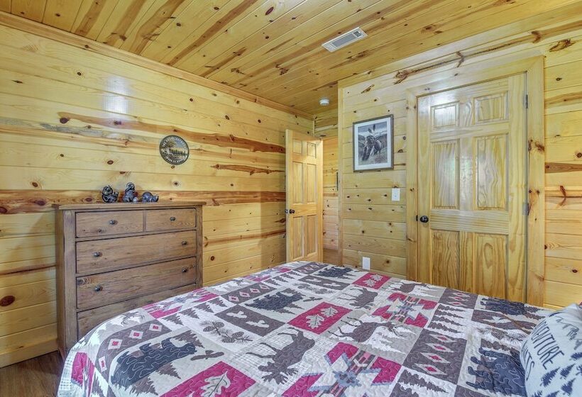 Serene Sevierville Cabin W/ Deck & Mountain Views!