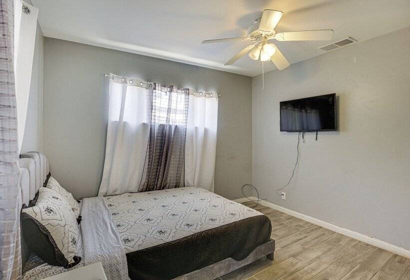 Updated El Centro Home W/ Private Patio